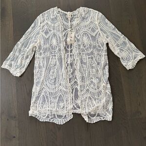 Women’s lace kimono, brand new with tags. Size M/L